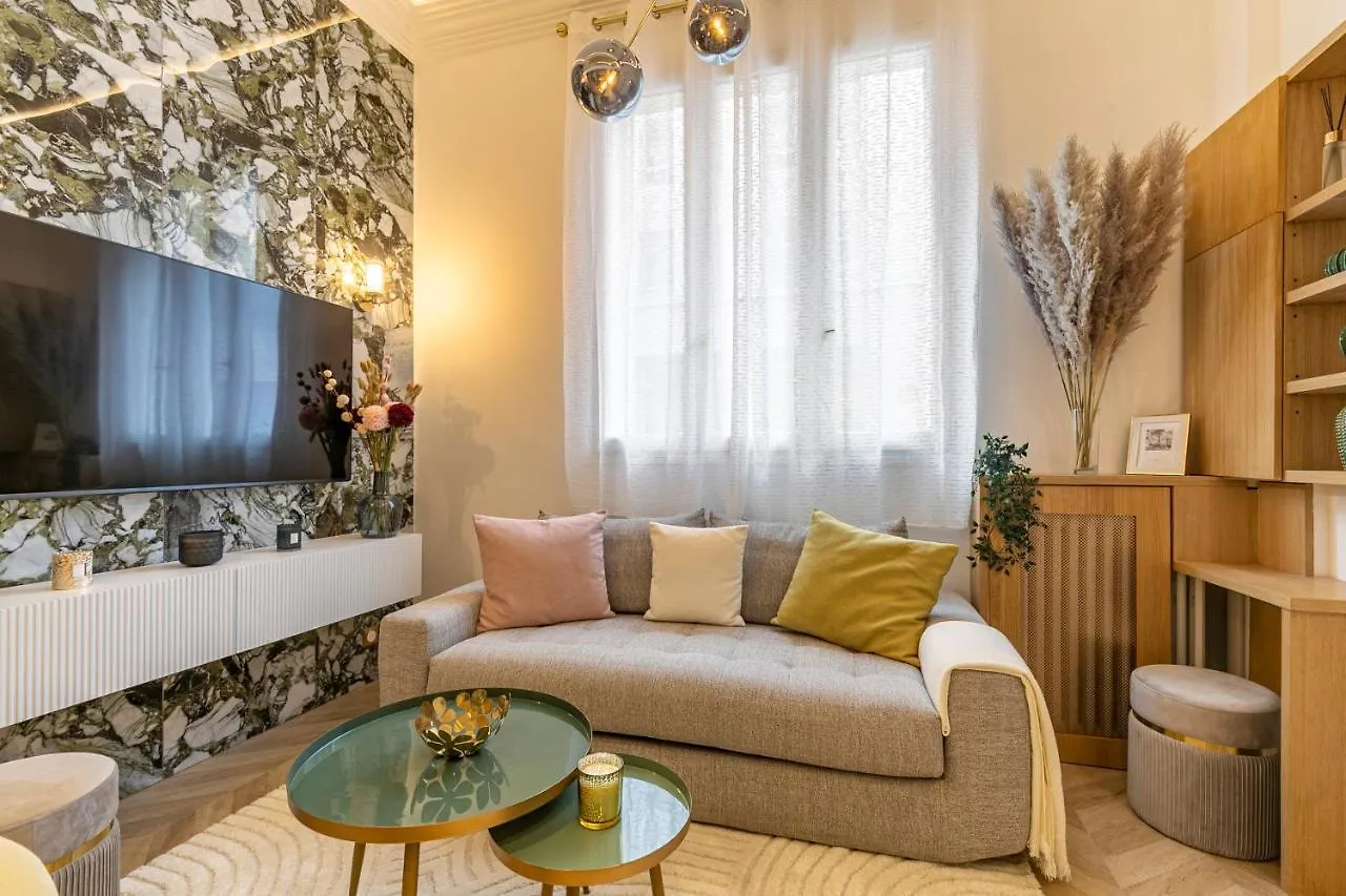 Le Studio Des Champs Elysees Paris 0*,  Fransa