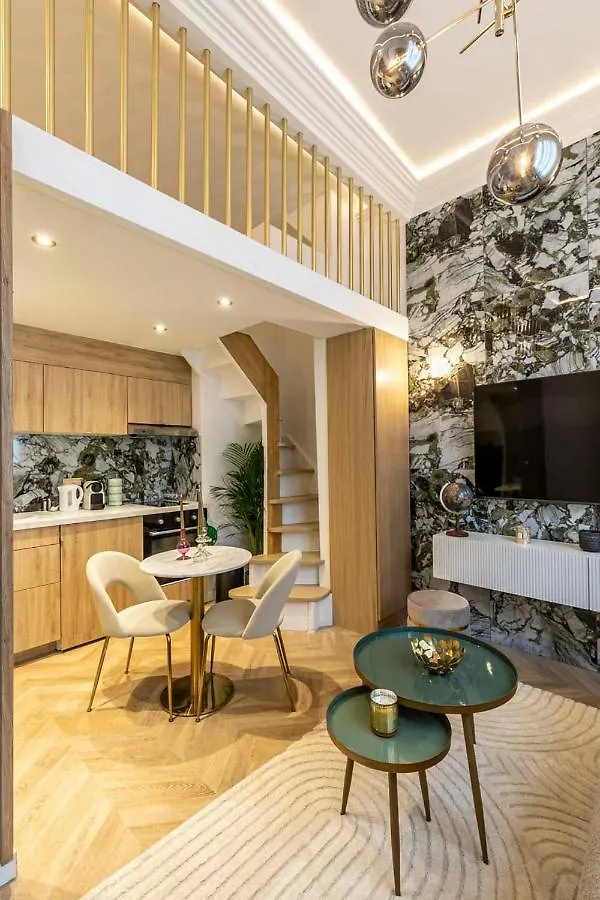 Le Studio Des Champs Elysees Paris Daire
